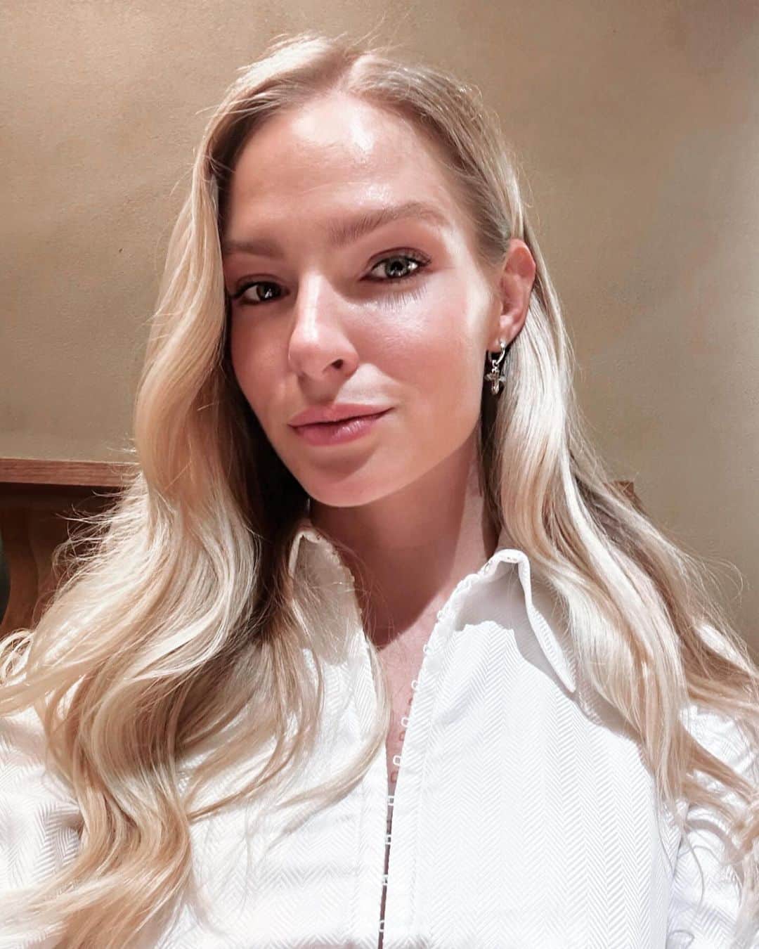 ダリヤ・クリシナさんのインスタグラム写真 - (ダリヤ・クリシナInstagram)「If you’re be happy on Friday, you’re going to be happy all next week 🔮 Wearing a beautiful piece of jewelry from @handsrememberjewerly  #friday #daryaklishina」12月15日 20時11分 - dariaklishina
