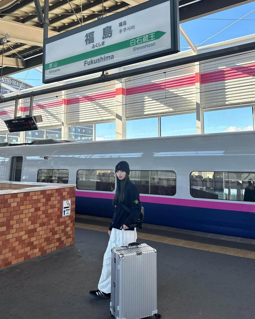 小嶋彩音のインスタグラム：「最近の色々🎵  1. 初めての福島県！ 2. 最近履いてるスニーカー 3. 懐かしのピューロランド 4. 可愛すぎるカツカレー 5. 実家から発掘された奇跡の1枚 6. 日吉丸in久留米 7. 即決アイス 8. いつか乗りたい川下り 9. 1番寒かった日」