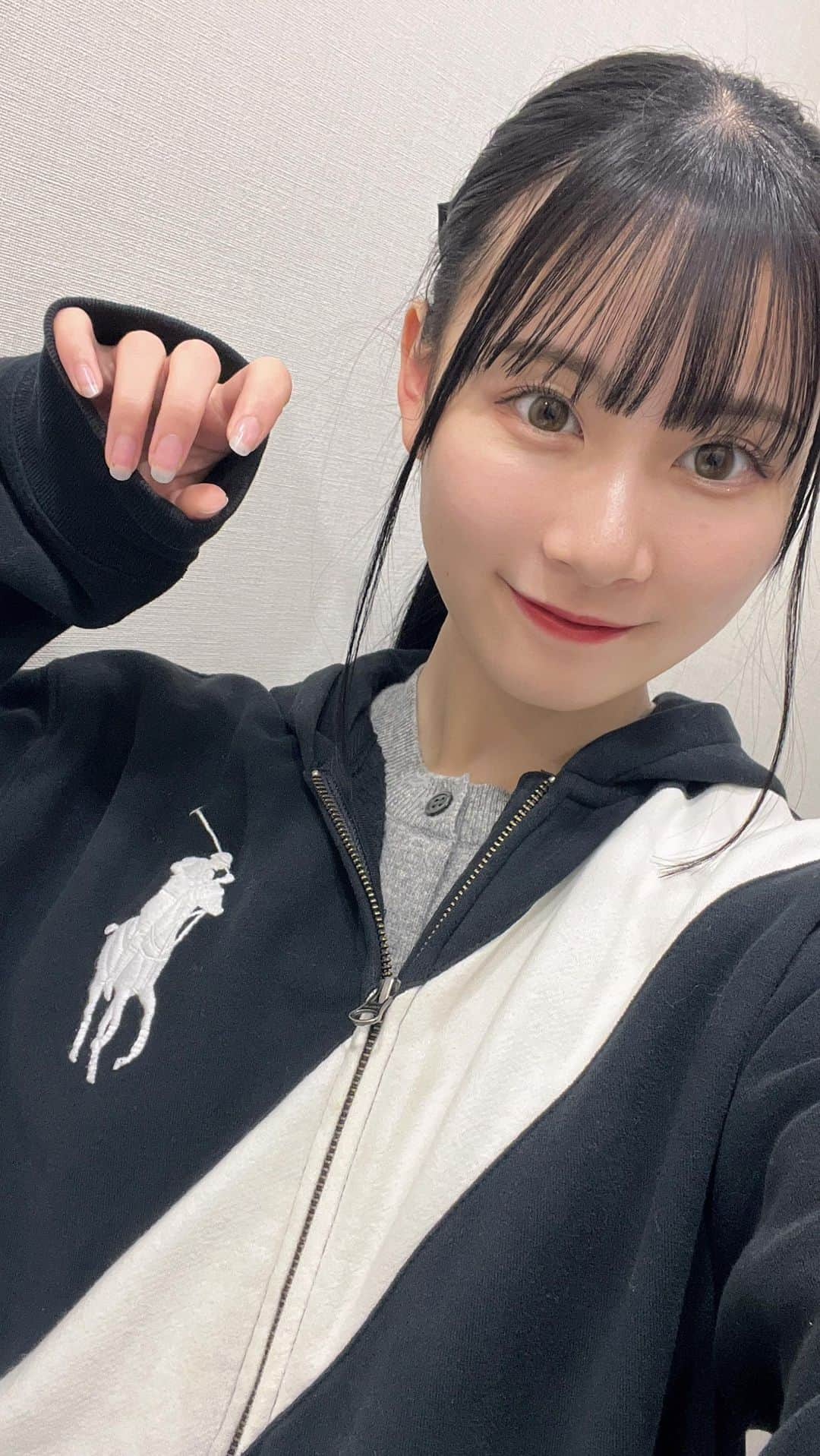 坊迫咲藍のインスタグラム：「日曜日から寒くなるらしい！！！🎄⛄️ って聞いた👂🏻"🤍」