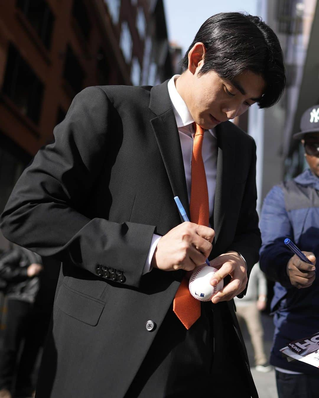 サンフランシスコ・ジャイアンツさんのインスタグラム写真 - (サンフランシスコ・ジャイアンツInstagram)「Welcome to Oracle Park, Jung Hoo 🧡」12月16日 6時11分 - sfgiants