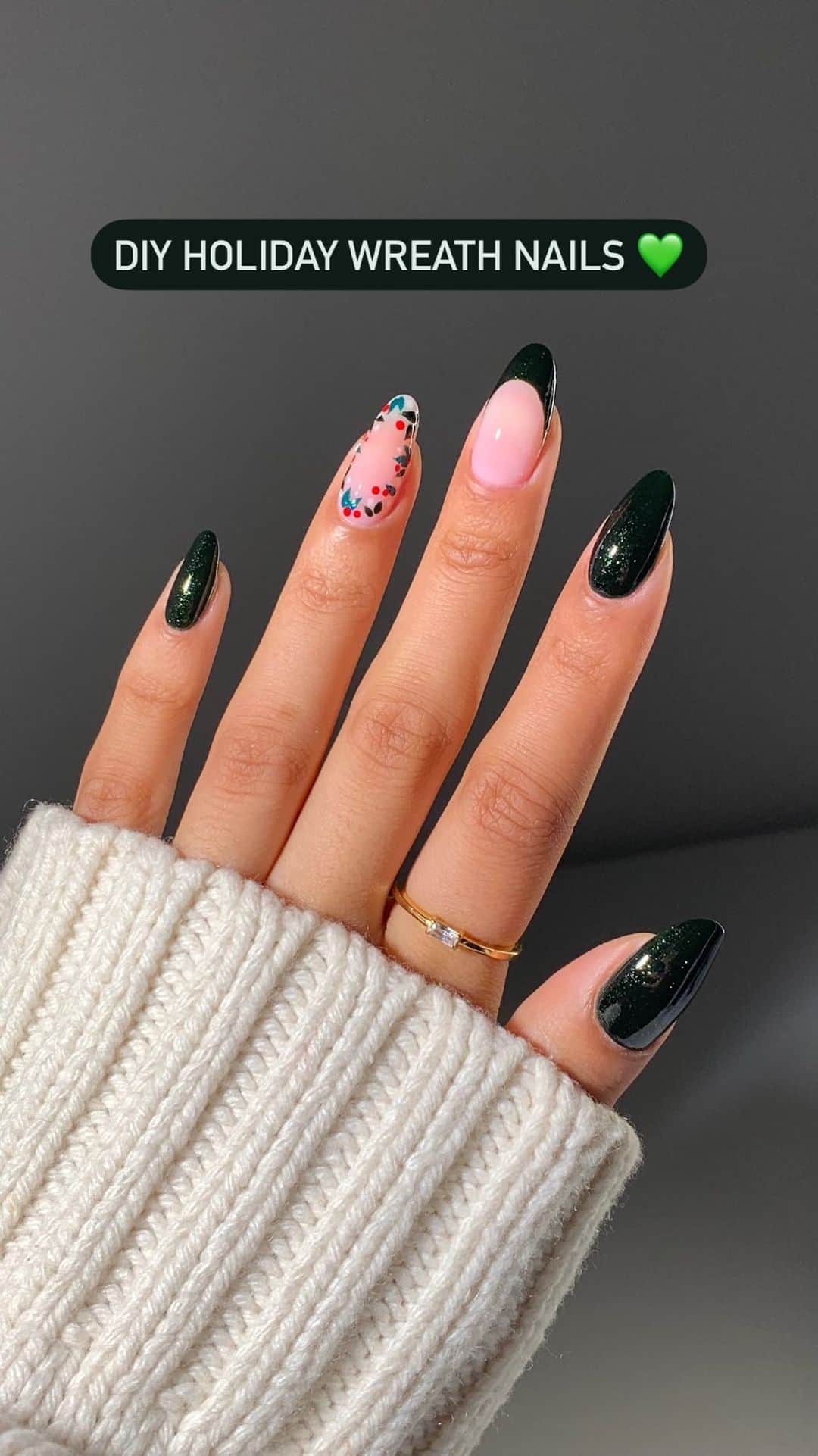 OPIのインスタグラム：「This wreath mani got us feelin’ pine. 🎄🤩  Spruce up your nails for the holidays with shades from our limited edition #OPITerriblyNice collection.   #OPI #OPIObsessed #HolidayNails #wreathnails」