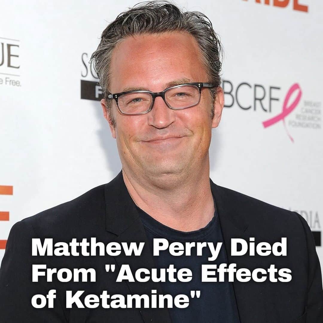 Just Jaredのインスタグラム：「Matthew Perry’s official cause of death has been determined as “acute effects of ketamine.” Tap this photo in the LINK IN BIO for more information from the medical examiner’s report. #MatthewPerry Photo: Getty」