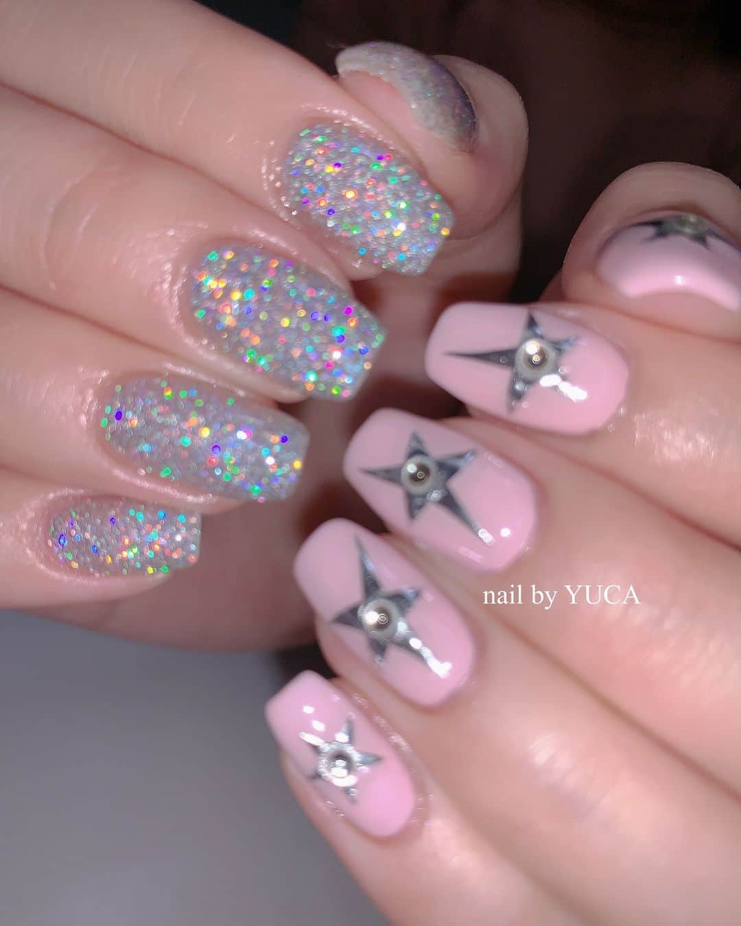 YUCAさんのインスタグラム写真 - (YUCAInstagram)「💿✩⸝⋆ ⁡ ⁡ ⁡ #グリッターネイル #glitternails  #nail #ネイル #젤네일 #네일  #tettynail #유카네일 #美甲 #yucanail」12月15日 22時18分 - yuca_814