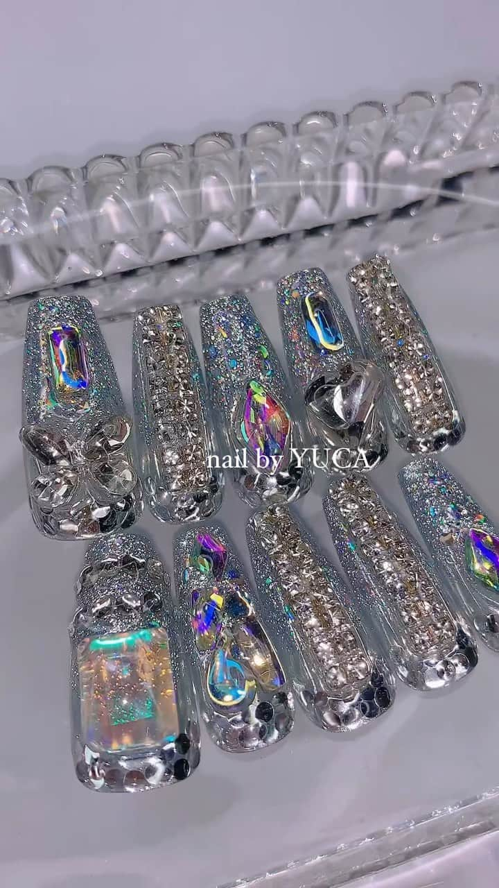 YUCAのインスタグラム：「GIRAGIRA✸✸⸝⋆ ⁡ ⁡ ⁡ #グリッターネイル #glitternails  #nail #ネイル #젤네일 #네일  #tettynail #유카네일 #美甲 #yucanail」