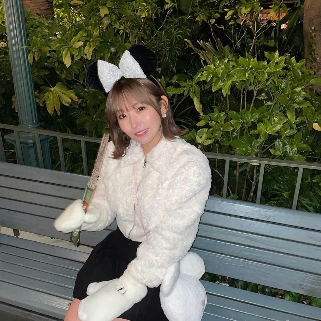 七嶋舞さんのインスタグラム写真 - (七嶋舞Instagram)「チュロスに夢中💭💭 寒くてお鼻真っ赤🦌」12月15日 22時45分 - nanashima_mai