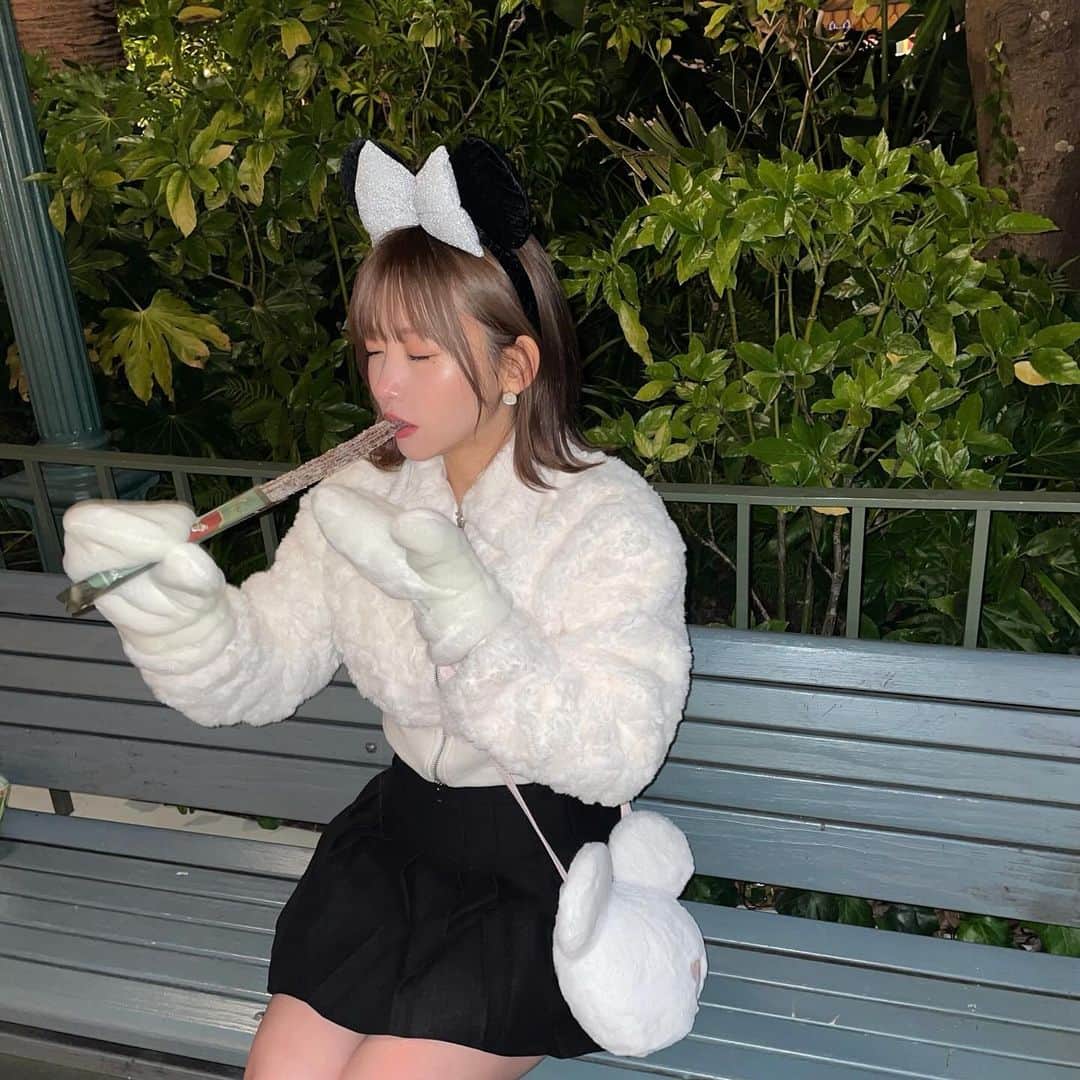 七嶋舞さんのインスタグラム写真 - (七嶋舞Instagram)「チュロスに夢中💭💭 寒くてお鼻真っ赤🦌」12月15日 22時45分 - nanashima_mai