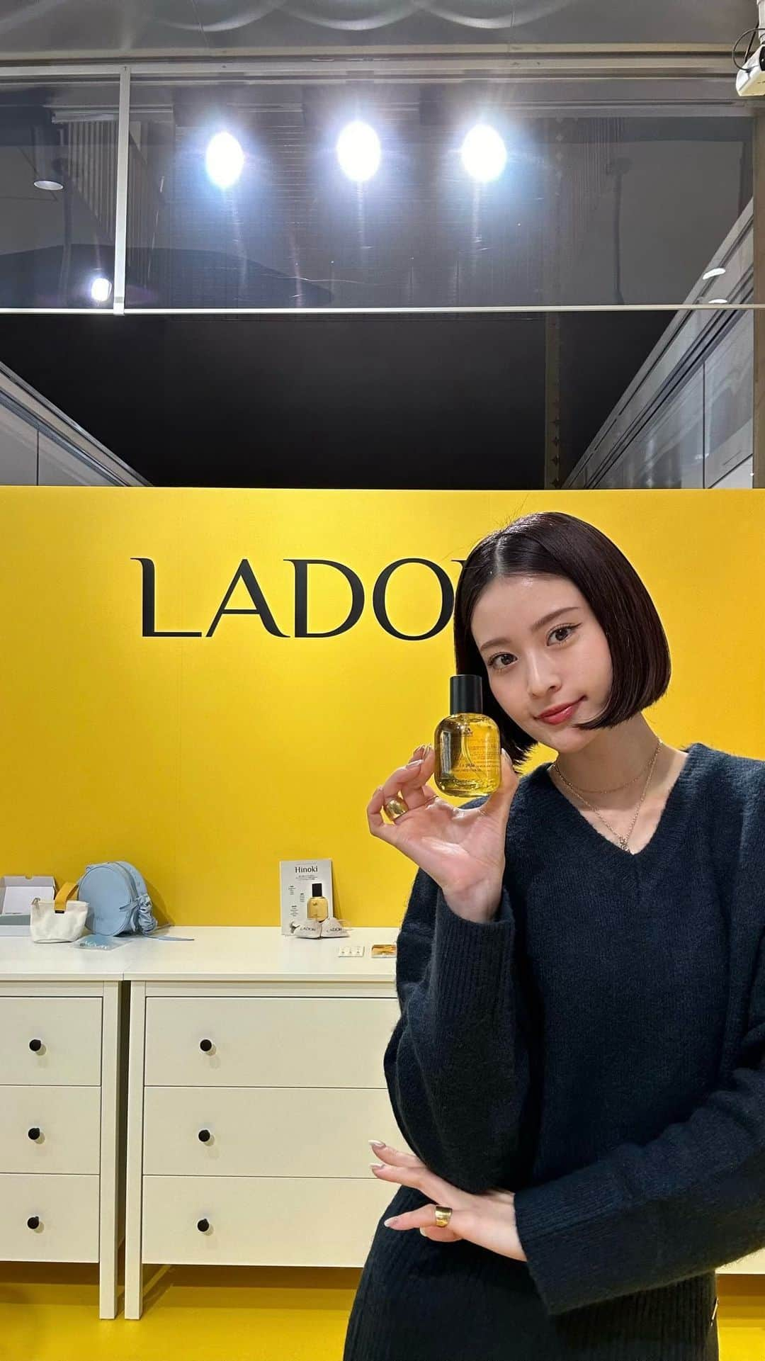 横田ひかるのインスタグラム：「. LADOR ポップアップストア 12/19まで＠cosmeTOKYO 2F  @lador_jp  @lador_kr」