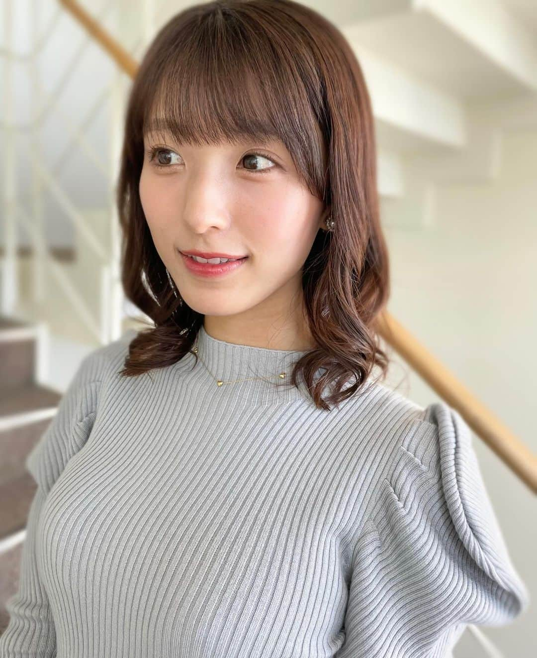 白木愛奈さんのインスタグラム写真 - (白木愛奈Instagram)「今週の日曜版 めずらしく髪を巻いてもらいました😊  今日は雨上がりとても暖かかったですね〜 散歩日和でした🚶‍♀️  あすの土曜版とあさっての日曜版もよろしくお願いします✨️  #とびっきりしずおか #とびっきりしずおか日曜版」12月15日 23時14分 - shiraki_mana