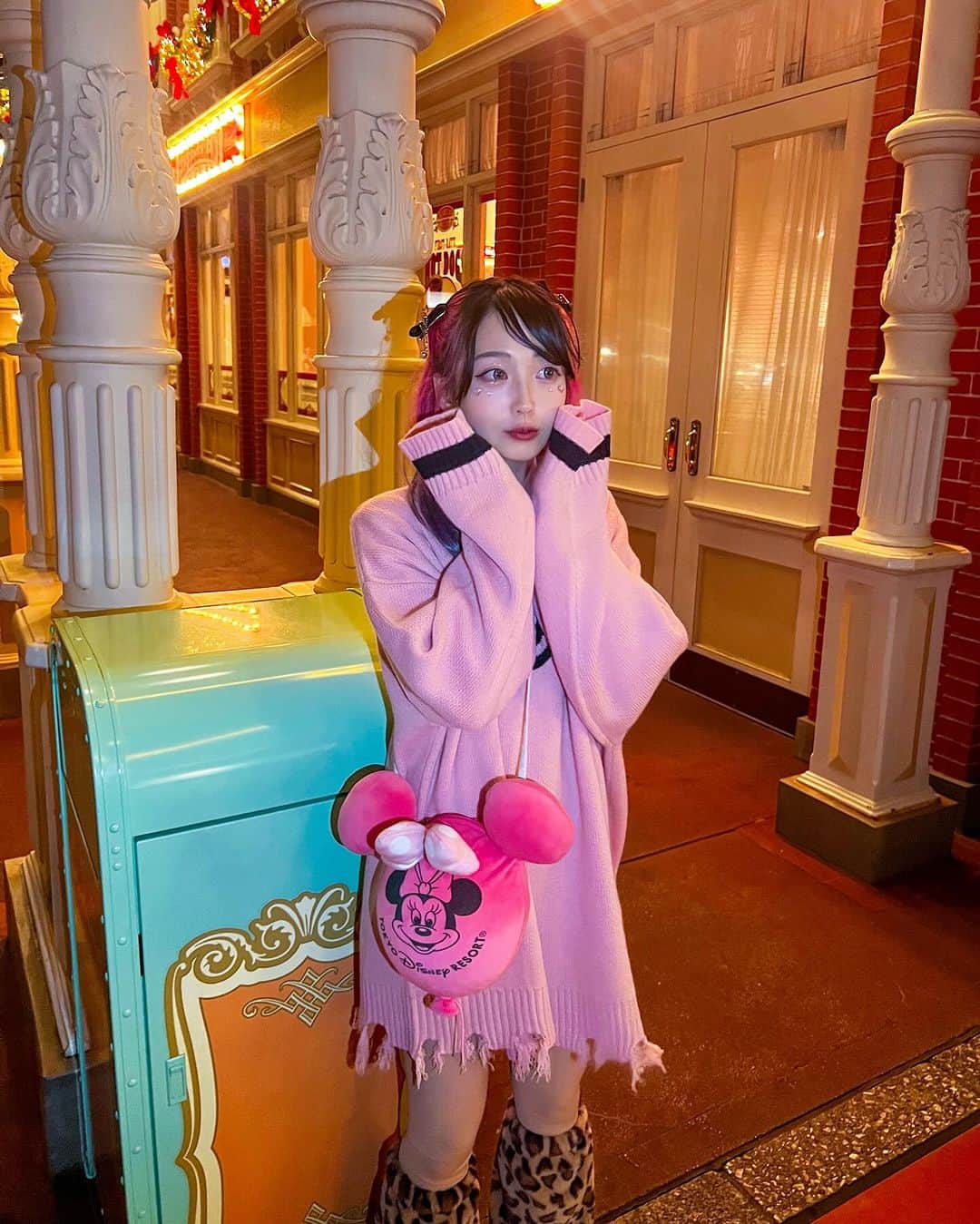 みするさんのインスタグラム写真 - (みするInstagram)「@subcul_zirai This pink knit is @wego_official 🩷 Please check the tag 🩷ピンクのニットはWEGOだよ🩷 タグ付けから飛んでみてね✨ #pr」12月15日 23時25分 - misuru.japan