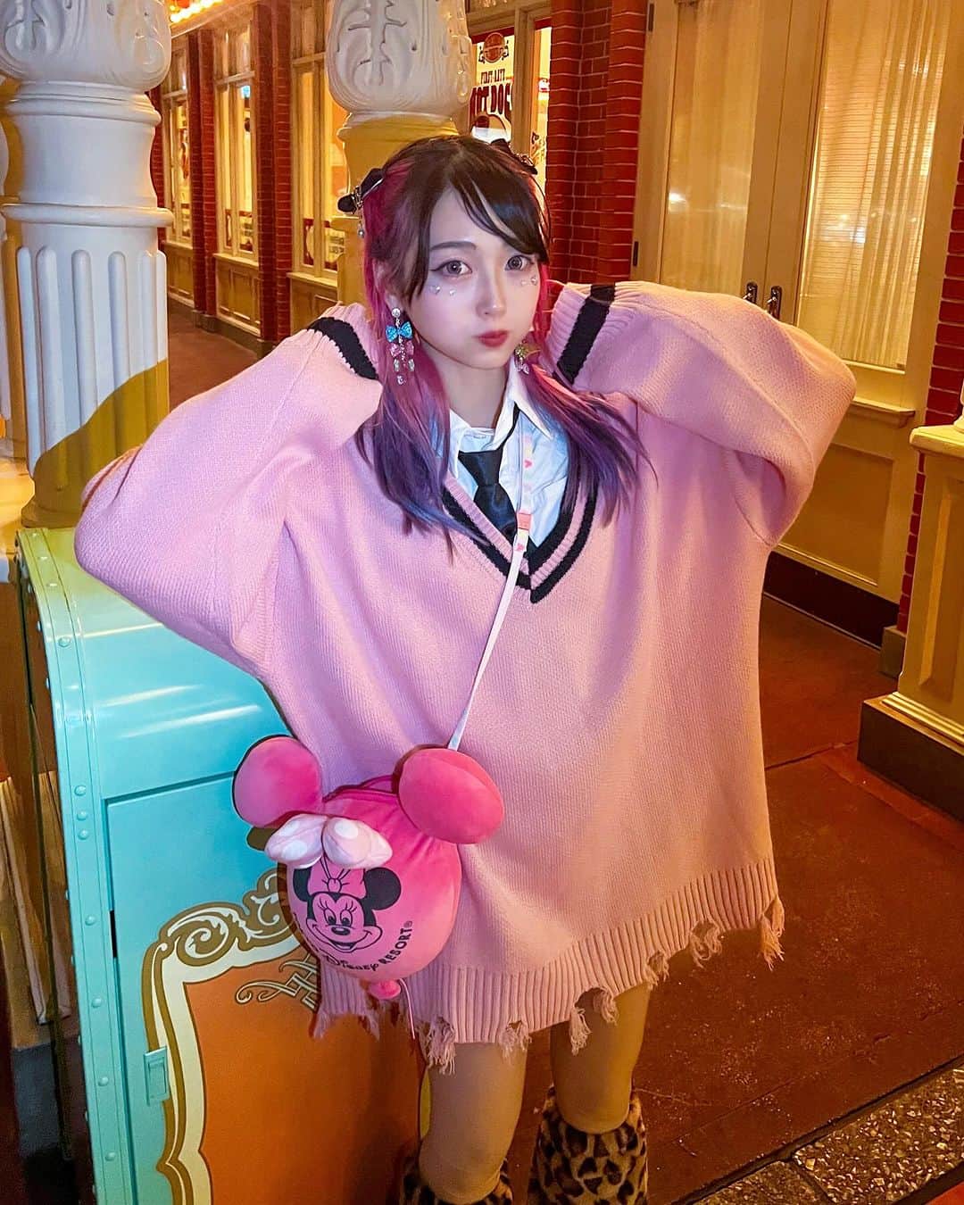 みするさんのインスタグラム写真 - (みするInstagram)「@subcul_zirai This pink knit is @wego_official 🩷 Please check the tag 🩷ピンクのニットはWEGOだよ🩷 タグ付けから飛んでみてね✨ #pr」12月15日 23時25分 - misuru.japan