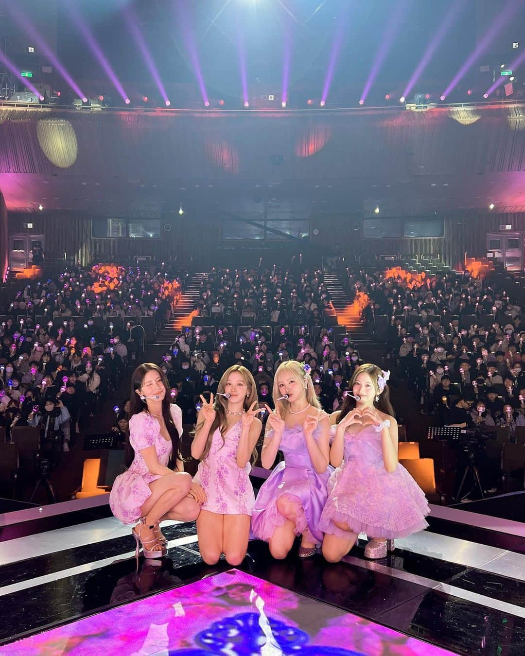 (G)I-DLEのインスタグラム：「[📸] 231215 @ 2023 #뮤직뱅크글로벌페스티벌  분금치의 달콤한 하모니로 채워진 따스한 저녁 🩷💚 든든한 네버랜드의 응원이 만들어준 멋진 무대였어요 🎶 우리 항상 행복만 하기로 약속해요 💜  #여자아이들 #GIDLE #미연 #MIYEON  #우기 #YUQI」