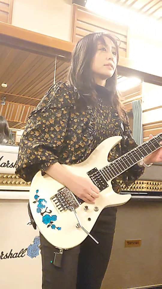 Yukiのインスタグラム：「#rehearsal  （14th Dec, 2023）  "Begin Again" / #D_Drive   #Marshall #ESP #boss #guitar #ギター  @d_drive_official  @d_drive_gt_seiji  @toshiyuki.sugimori  @d_drive_dr_chiiko」