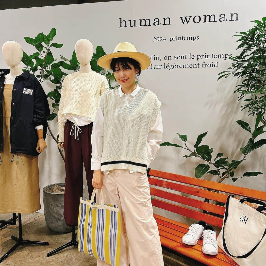 森貴美子さんのインスタグラム写真 - (森貴美子Instagram)「@humanwoman_official  2024展示会✨  nonno時代から長きに渡ってお世話になっています❤️ 25周年だそうで🥳コラボアイテムも月替わりで盛りだくさん！  シャツもオールマイティな白はもちろんチェックも可愛かったな。 薄いピンクのワイドパンツも春夏カラーとの相性よく活躍間違いなしだね💘 届いたらまたアップします！  @gogreen_humanwoman  #ヒューマンウーマン #PR #전시회」12月15日 23時43分 - morikimi_morikimi