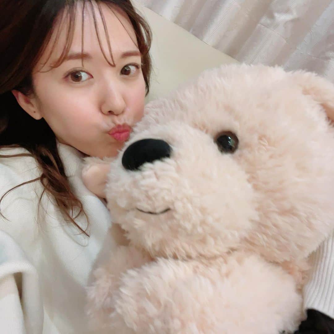 長江愛美さんのインスタグラム写真 - (長江愛美Instagram)「コストコわんこ🐶🆕  あまりに可愛くて、気付いたら抱き抱えてレジに向かっていました🐶  ラスト2匹だった☺️  これ持ってあるいてたら、すれ違う人がみんな 『わぁ、可愛い🐶🩷』って言ってた🐶  ふっわふわなんだ。 かわいいんだ。  ふふふ🥰  #新しい友達 #🐶 #コストコ #コストコ犬 #コストコ購入品」12月15日 23時56分 - manamin.512
