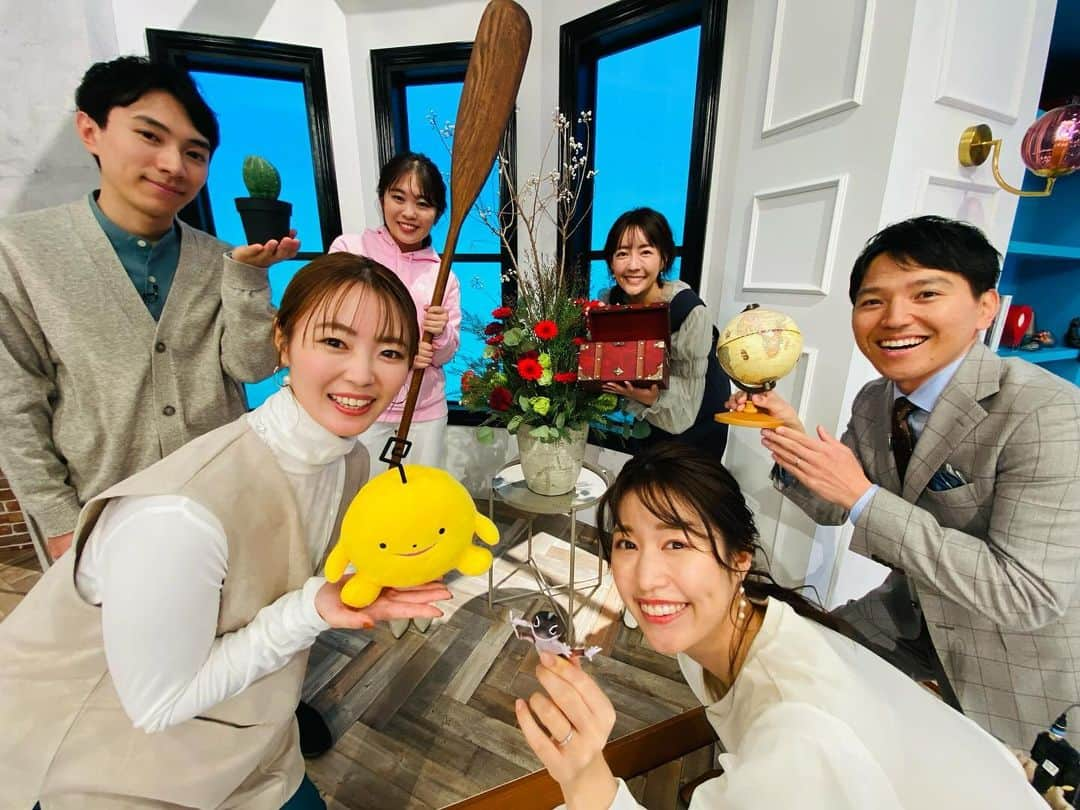 森直美のインスタグラム：「4月からスタートした広島ホームテレビのピタニュー📍私の担当コーナー『推しピタ』は12/15が年内最後の放送でした😊 いつも賑やかなスタジオメンバーと、スタッフのみなさんがアットホームな雰囲気で迎えてくださって、慣れない土地でも楽しくお仕事することができました❣️  広島のみなさん、来年もよろしくお願いします🙏  #ピタニュー#推しピタ#広島ホームテレビ#フリーアナウンサー」