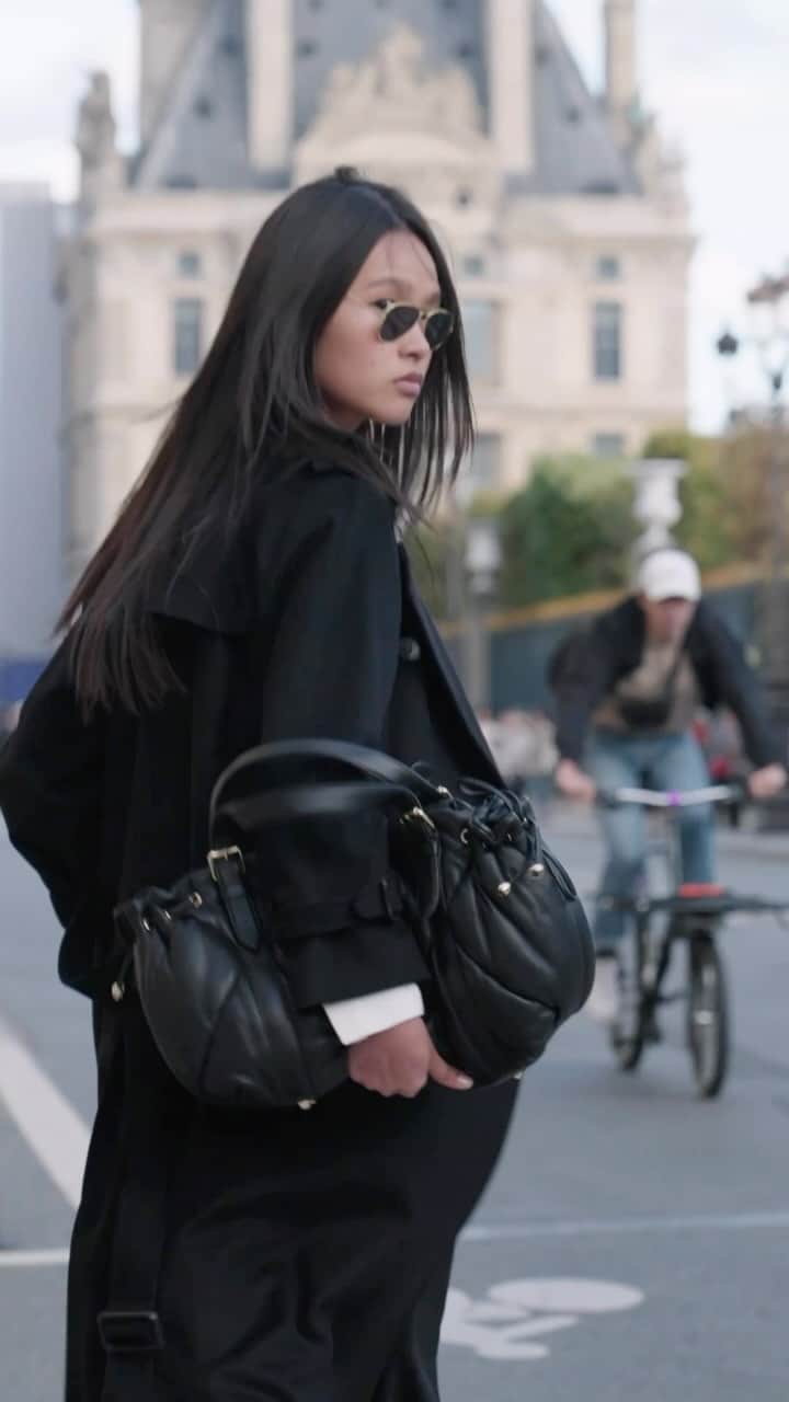 ジェラールダレルのインスタグラム：「Dans l’union subtile du noir et blanc, une silhouette émerge, symbole d’une élégance moderne et intemporelle.  In the subtle union of black and white, a silhouette emerges, symbol of modern and timeless elegance.」