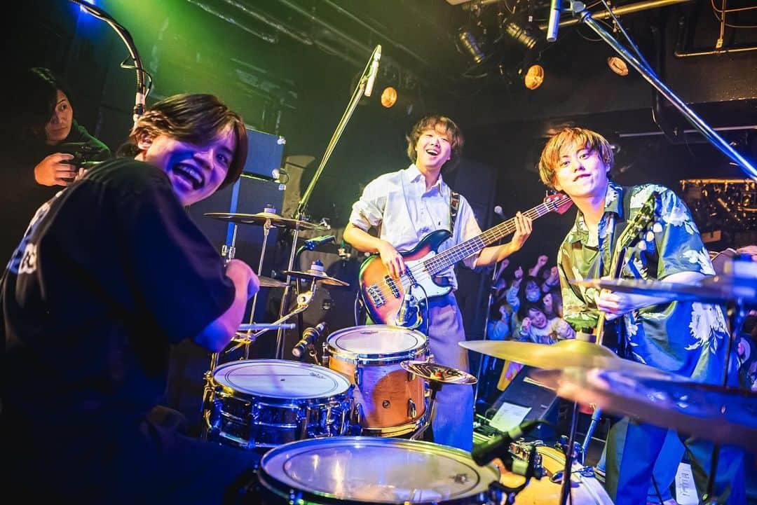 ヤングスキニーさんのインスタグラム写真 - (ヤングスキニーInstagram)「📸 "老いてもヤングスキニーツアーvol.2" vol.2あったんだ編 2023.11.30 at 埼玉・越谷EASYGOINGS  w/ シンガーズハイ(@singers.high )  photo by @rockn__photo」12月16日 0時51分 - yang_skinny