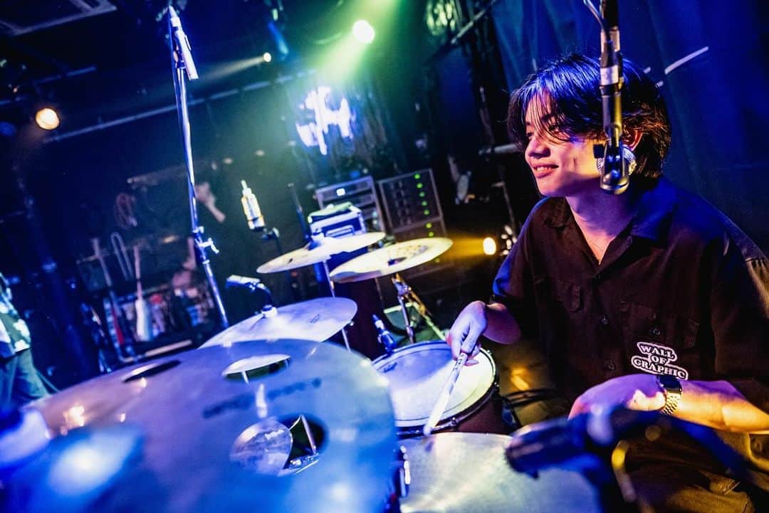 ヤングスキニーさんのインスタグラム写真 - (ヤングスキニーInstagram)「📸 "老いてもヤングスキニーツアーvol.2" vol.2あったんだ編 2023.11.30 at 埼玉・越谷EASYGOINGS  w/ シンガーズハイ(@singers.high )  photo by @rockn__photo」12月16日 0時51分 - yang_skinny