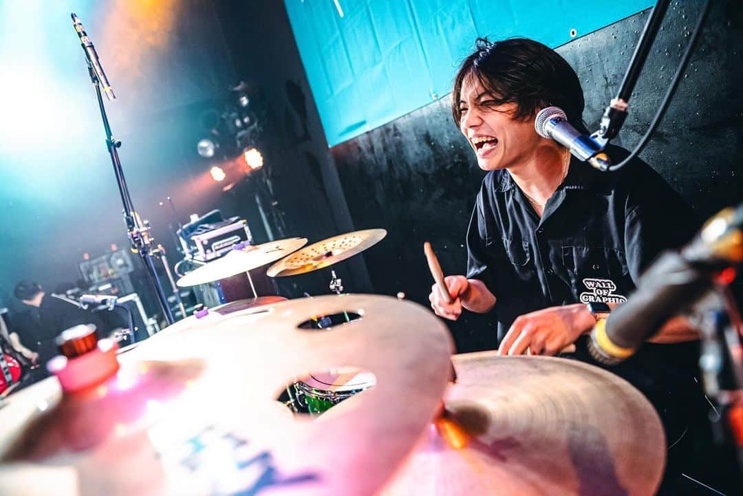 ヤングスキニーさんのインスタグラム写真 - (ヤングスキニーInstagram)「📸 "老いてもヤングスキニーツアーvol.2" vol.2あったんだ編 2023.11.28 at 茨城・水戸ライトハウス  w/ シンガーズハイ(@singers.high )  photo by @rockn__photo」12月16日 0時45分 - yang_skinny