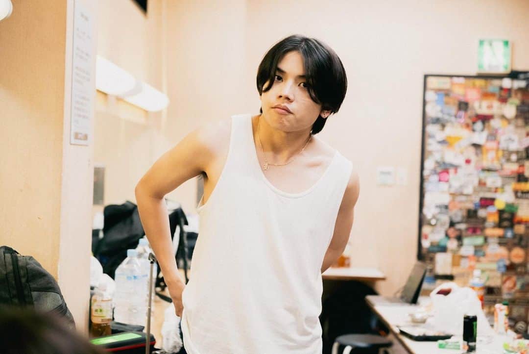 ヤングスキニーさんのインスタグラム写真 - (ヤングスキニーInstagram)「オフショット📸 "老いてもヤングスキニーツアーvol.2" vol.2あったんだ編 2023.11.28 at 茨城・水戸ライトハウス  photo by @rockn__photo」12月16日 0時47分 - yang_skinny