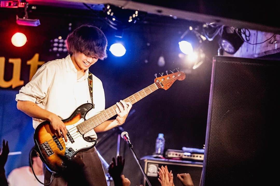 ヤングスキニーさんのインスタグラム写真 - (ヤングスキニーInstagram)「📸 "老いてもヤングスキニーツアーvol.2" vol.2あったんだ編 2023.12.04 at 沖縄・Output沖縄  w/ ammo(@ammo__official )  photo by @rockn__photo」12月16日 0時57分 - yang_skinny