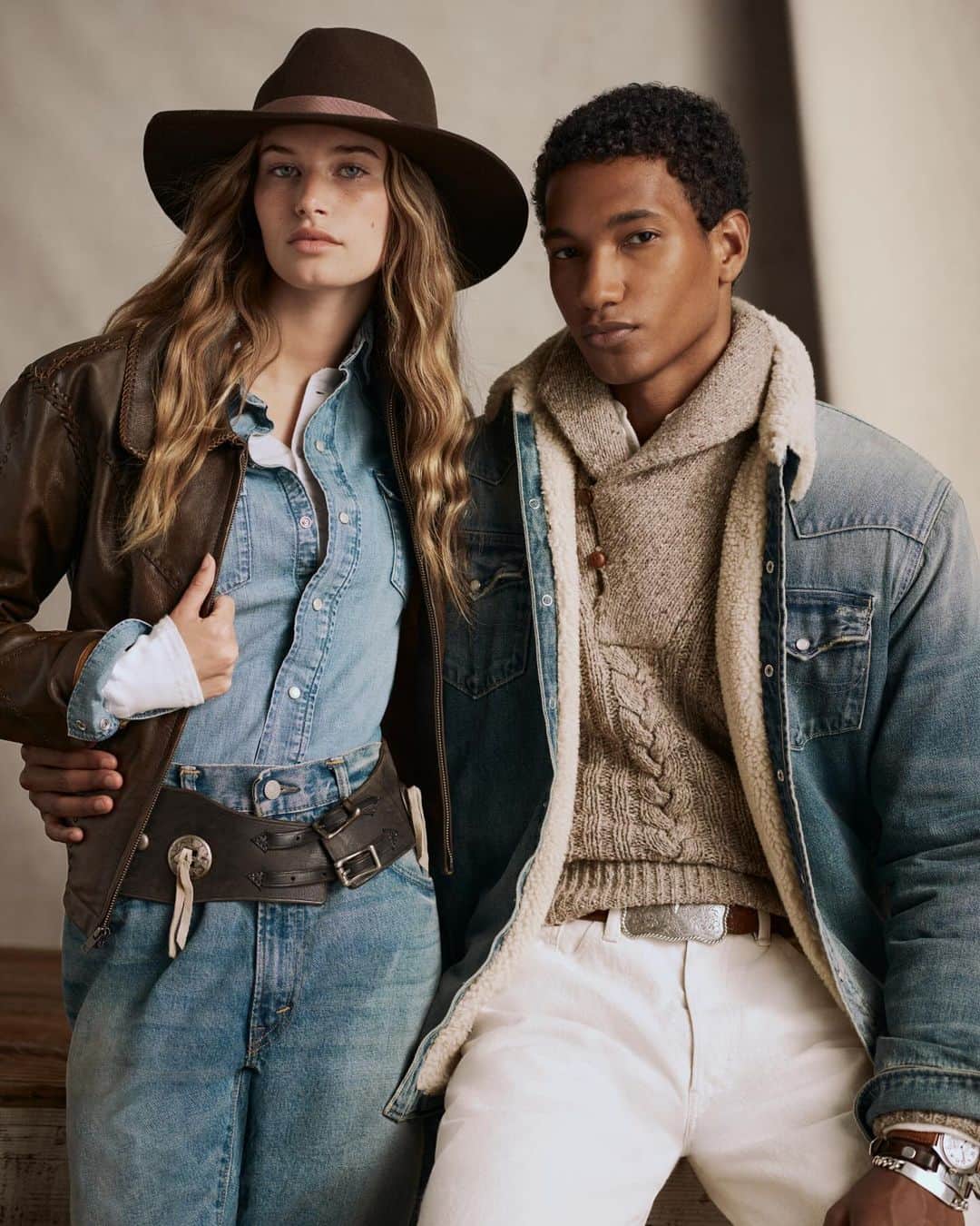 Polo Ralph Laurenのインスタグラム：「Ralph Lauren’s dreams for personal style are found in an après-ski and Western-inspired collection, crafted in a palette of indigo and beige.   Explore #RLHoliday via the link in bio.   #PoloRalphLauren #PoloRLStyle」