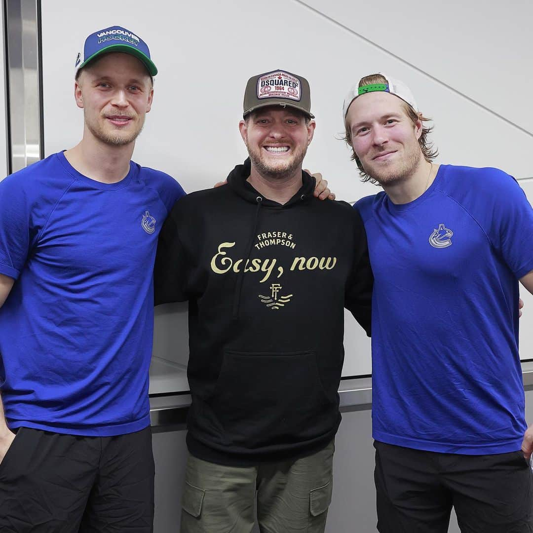 NHLのインスタグラム：「These three combine for 74 points in the @NHL already this season! 😲😅  Thanks for stopping by, @michaelbuble!」