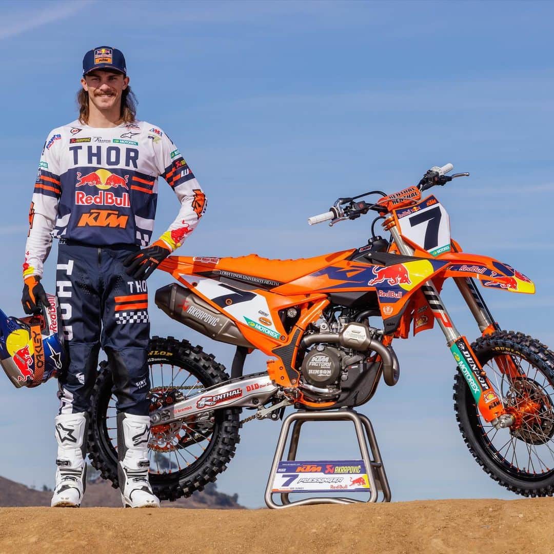 Racer X Onlineさんのインスタグラム写真 - (Racer X OnlineInstagram)「The KTM line up 🟠🟠 Check out the gallery on the site of 2024 line up‼️Photos: @cudby #KTM」12月16日 1時35分 - racerxonline