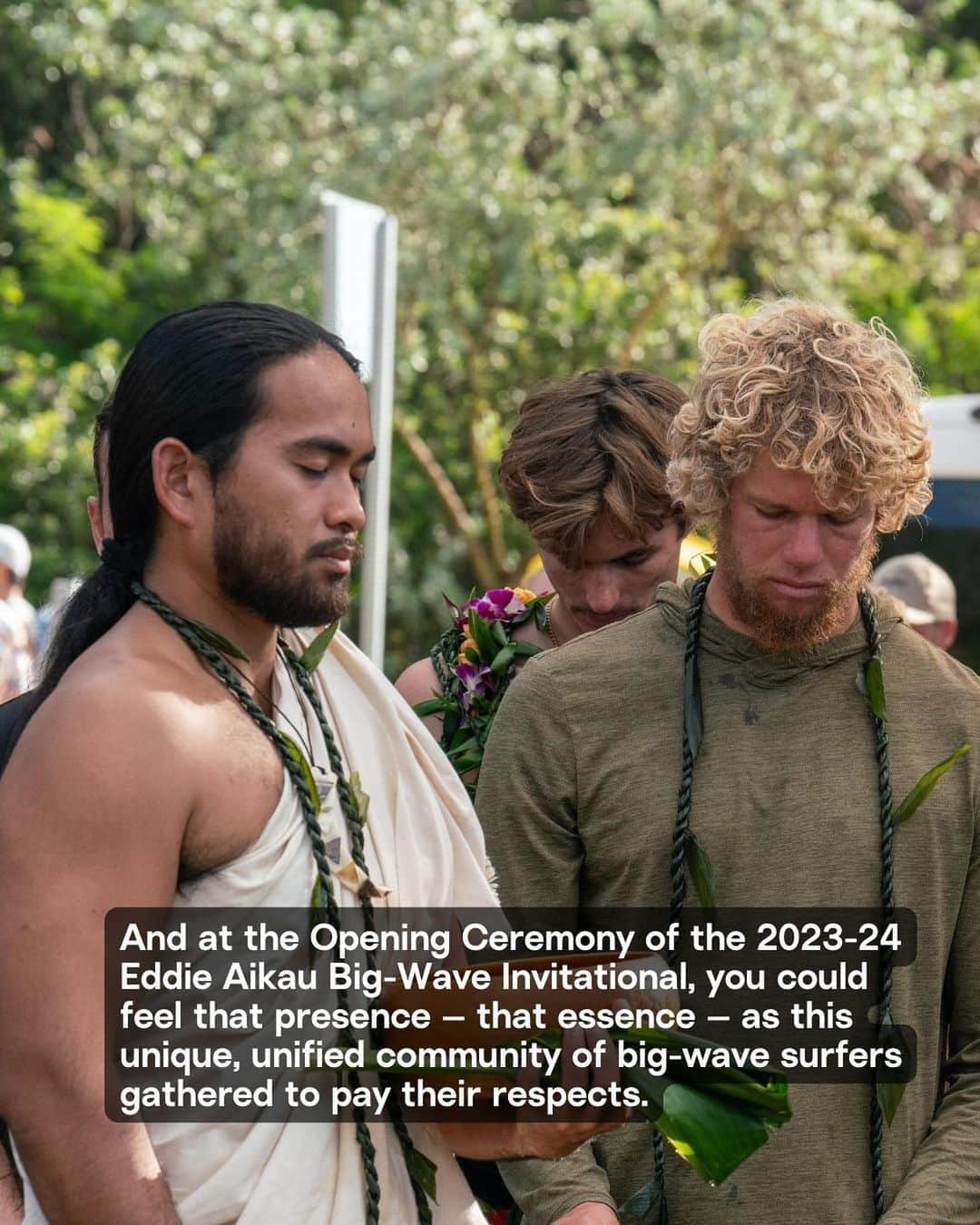 surflineさんのインスタグラム写真 - (surflineInstagram)「The kahu ( @sonofoahu ) explains how his ancestors are buried below us, and all through Waimea valley, and all over the lands of the Hawaiian Islands — and how their essence remains.   It’s the same essence — the energy, the power, the mana — that some people speak of when describing Waimea Bay.   Perhaps it’s what invigorates the land and animates the sea. But all people agree the essence of The Bay is best personified by a single Hawaiian waterman: Eddie Aikau.  And at the Opening Ceremony of the 2023-24 @theeddieaikau Big-Wave Invitational, you could feel that presence — that essence — as this unique, unified community of big-wave surfers gathered to pay their respects.  Click the link in our bio for the full story by @beauflemister with photography by @jesseaphoto.」12月16日 1時48分 - surfline