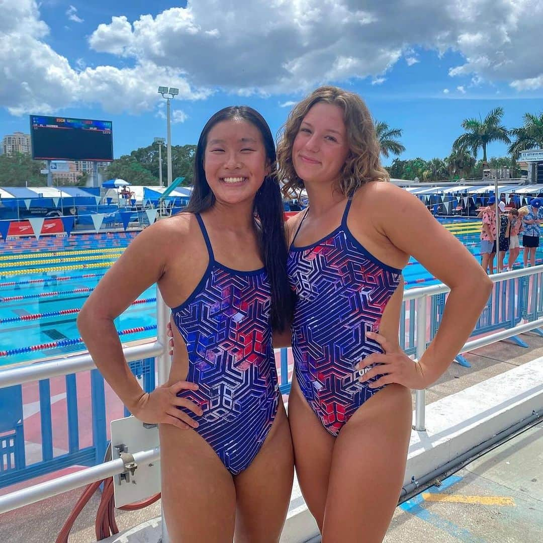 arenausaさんのインスタグラム写真 - (arenausaInstagram)「Seeing double? 👀 #twinning  #arenausa #arenawaterinstinct #teamarena #planetwater」12月16日 2時03分 - arenausa