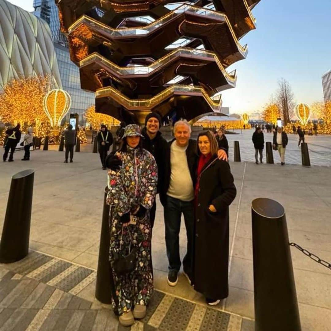 ジーコさんのインスタグラム写真 - (ジーコInstagram)「Voltando do Japão e passando por Nova York para descansar um pouco, admirar as paisagens natalinas e encontrar bons amigos. Junior, Jane, Emerson, Jeane, Cezinha que jogou no CFZ e Mario, hoje na academia da CBF.」12月16日 2時41分 - zico