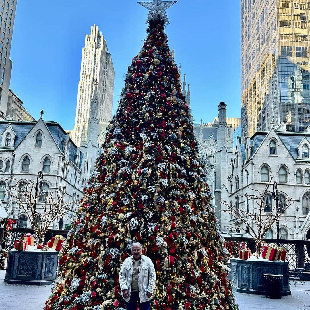 ジーコさんのインスタグラム写真 - (ジーコInstagram)「Voltando do Japão e passando por Nova York para descansar um pouco, admirar as paisagens natalinas e encontrar bons amigos. Junior, Jane, Emerson, Jeane, Cezinha que jogou no CFZ e Mario, hoje na academia da CBF.」12月16日 2時41分 - zico