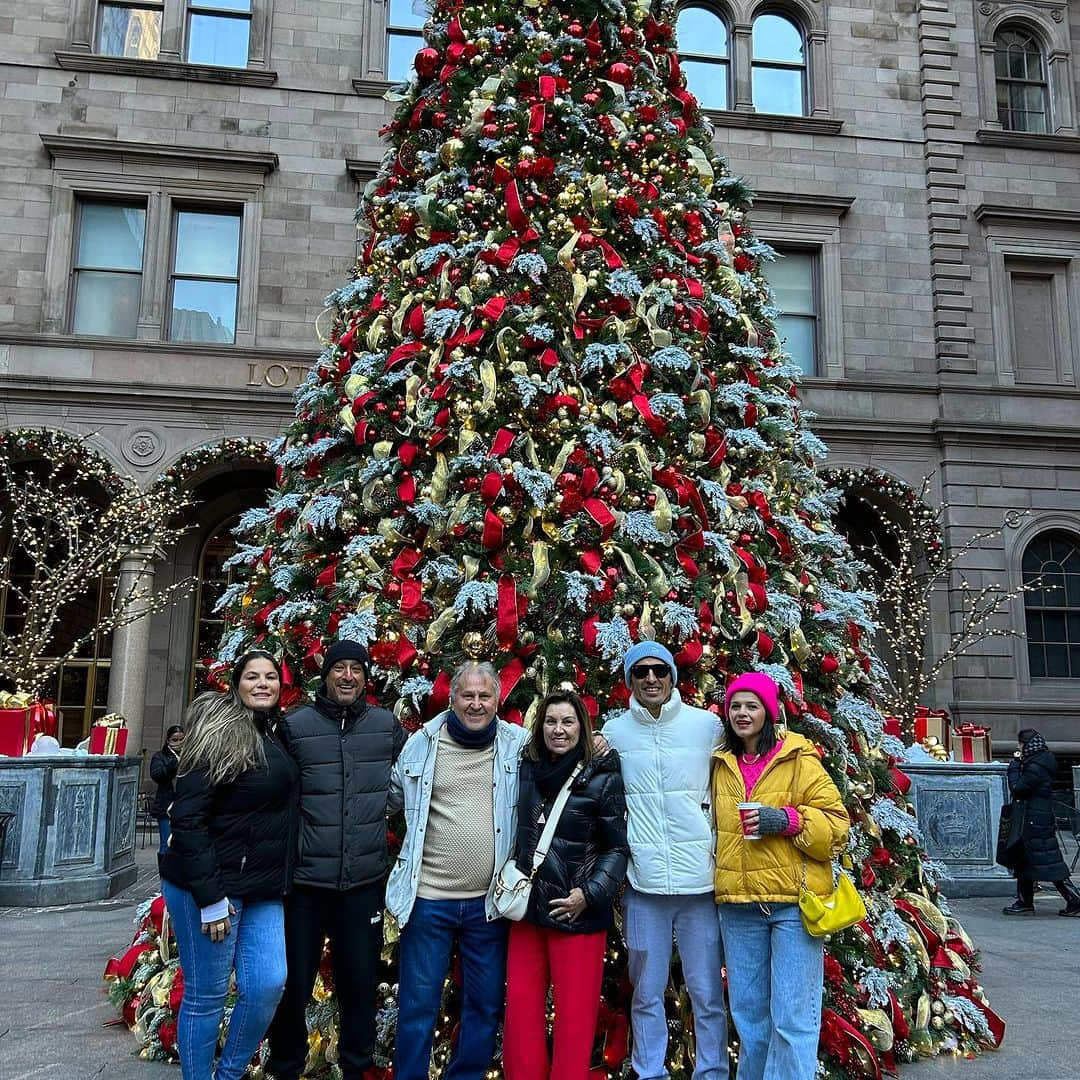 ジーコさんのインスタグラム写真 - (ジーコInstagram)「Voltando do Japão e passando por Nova York para descansar um pouco, admirar as paisagens natalinas e encontrar bons amigos. Junior, Jane, Emerson, Jeane, Cezinha que jogou no CFZ e Mario, hoje na academia da CBF.」12月16日 2時41分 - zico