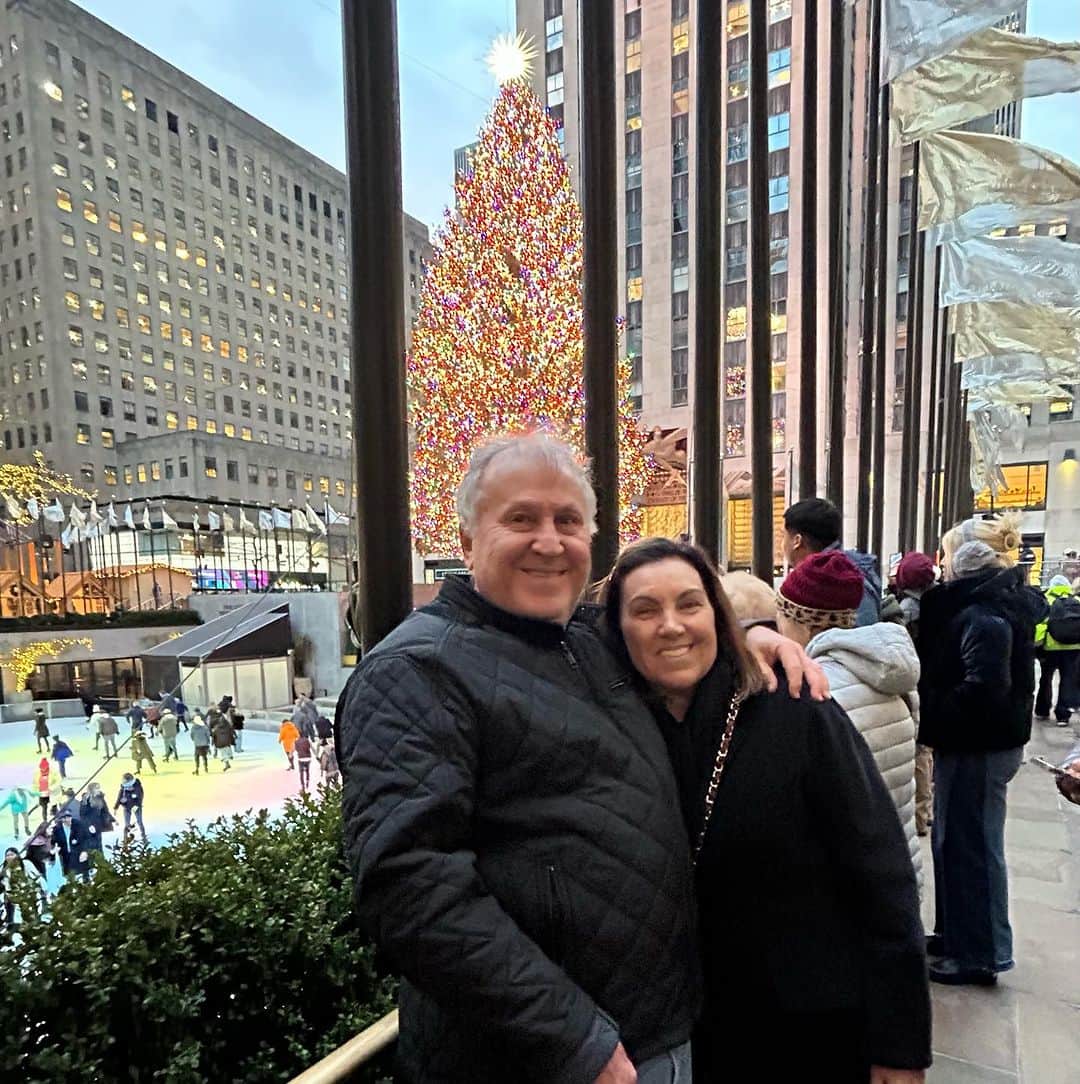 ジーコさんのインスタグラム写真 - (ジーコInstagram)「Voltando do Japão e passando por Nova York para descansar um pouco, admirar as paisagens natalinas e encontrar bons amigos. Junior, Jane, Emerson, Jeane, Cezinha que jogou no CFZ e Mario, hoje na academia da CBF.」12月16日 2時41分 - zico
