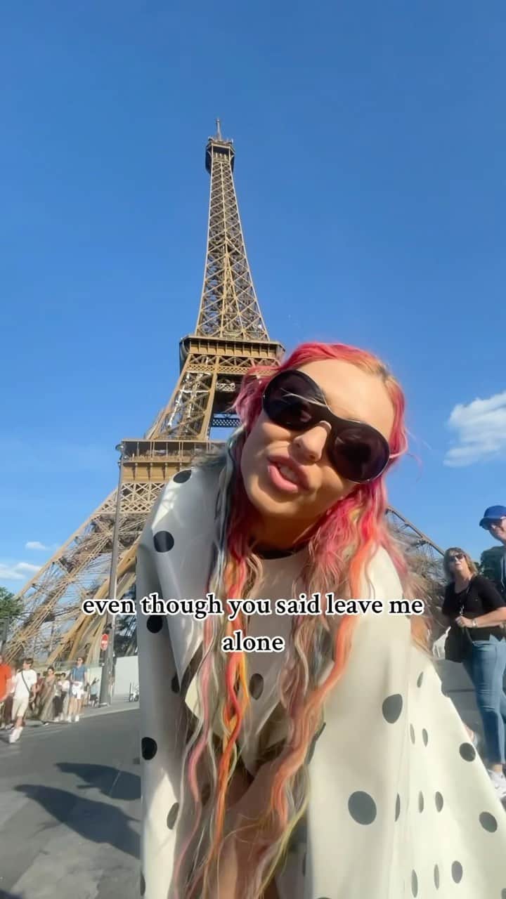 マティー・ノイズのインスタグラム：「maty in paris hits different 🖤 whats ur fav lyric in 10 mins away???」