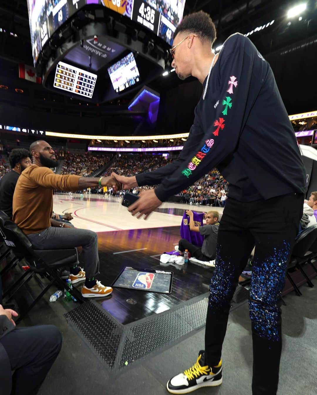 NBAさんのインスタグラム写真 - (NBAInstagram)「First time meeting off the court ⏩ First time meeting on the court tonight!  Lakers@Spurs • 7:30pm/et on ESPN」12月16日 3時21分 - nba