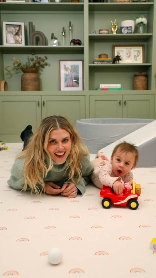 Ashley Jamesのインスタグラム：「ad Winter is officially here and that means so is cold & flu season ... Especially if you have children in school and day care. They're basically little germ magnets. 😂🤪🦠🙅🏼‍♀️  So I was very excited when Dettol asked to team up because I am obsessed with their 24hr protect range, so am delighted to spread the word to help you keep on top of bug season. 🙏 The range not only smells amazing, but it kills 99.9% of cold & flu viruses (on contact)*.  When you think how much you (and your kids) touch certain parts of your house and car - I love the wipes. They give so much leave of mind knowing I can leave surfaces clean and disinfected. TV remotes and phones are the things I feel get touched the most and people forget about! Just leave the spray for at least 5 minutes before wiping  and then let it air dry. 🙏🦠  I also love their 24 Multi Surface Cleaner spray for all my flat surfaces. But guys, did you know that you have to leave it to air dry for 5 minutes before wiping so that the spray has time to work and then you get touch after touch germ kill for up to 24 hours**. So don't wipe it immediately, get the kettle on whilst you wait! ☕❤️  *After 5 minutes of contact time. **Keeps killing 99.9% of bacteria and enveloped viruses for up to 24 hours, after 5 minutes of contact time. Use disinfectants safely. Always read the label and product information before use. I'm sure like lots of you, December is a busy busy month and there's no time to get ill, so it's reassuring to know that we can live our busy lifestyles during the cold & flu season, without the interruption or worry of having to keep these areas clean and disinfected!  Dettol’s 24hr Protect Range is available at Tesco and Asda!  Cold & Flu season 0 family fun and adventure 1. @dettol.uk 😉🙅🏼‍♀️🙏❤️」