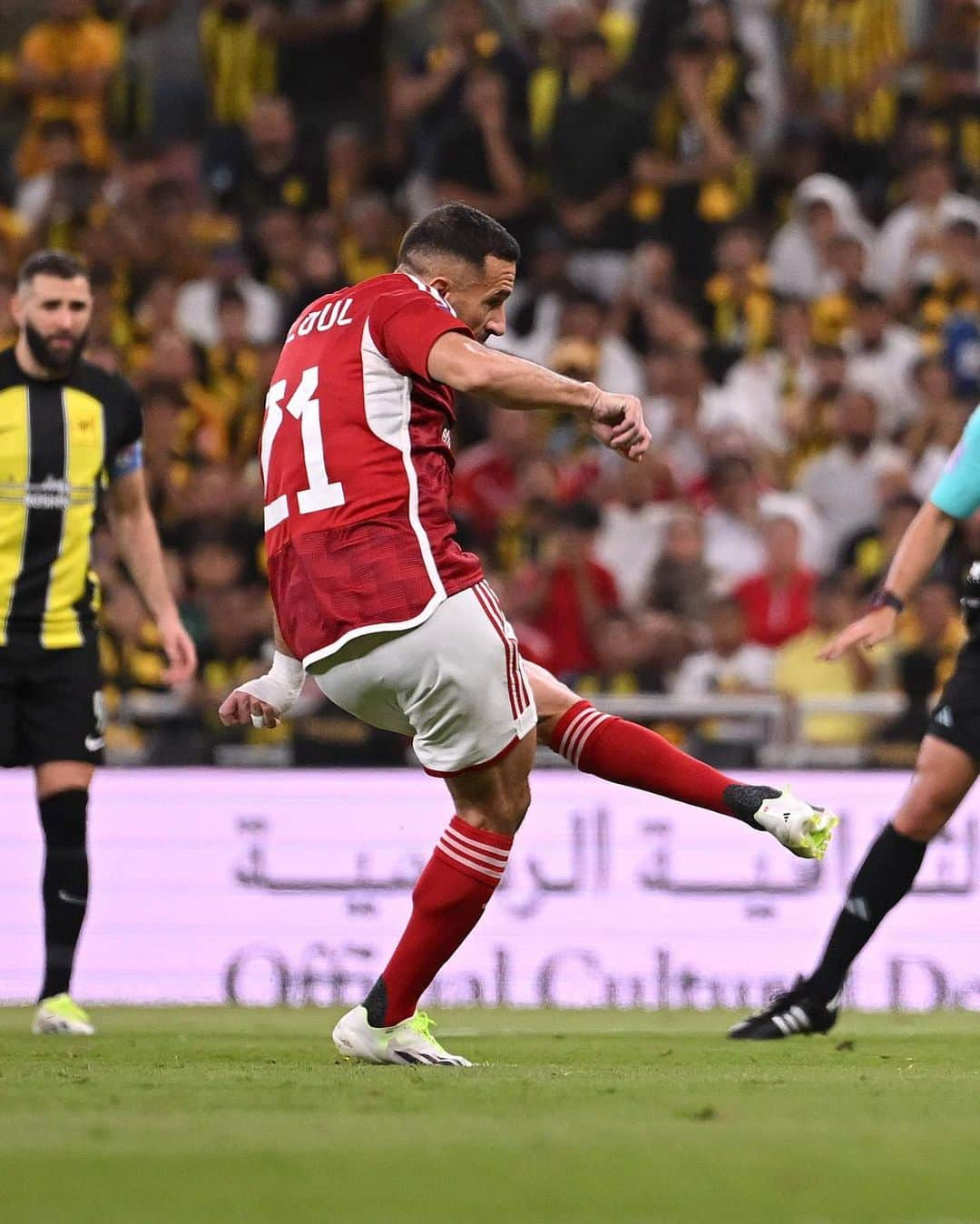 FIFAワールドカップのインスタグラム：「Penalty taker. 🎯  Penalty saver. 🧤   #ClubWC」