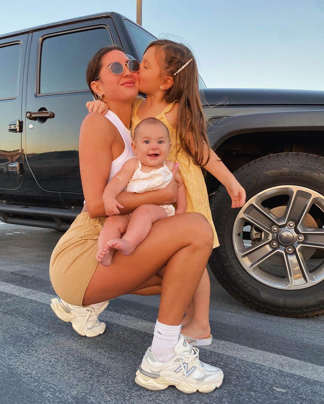 ホープ・ハワードのインスタグラム：「Girl mom and I wouldn’t trade it for anything!👧🏻👶🏻💗 @NovaKids by @FashionNova」