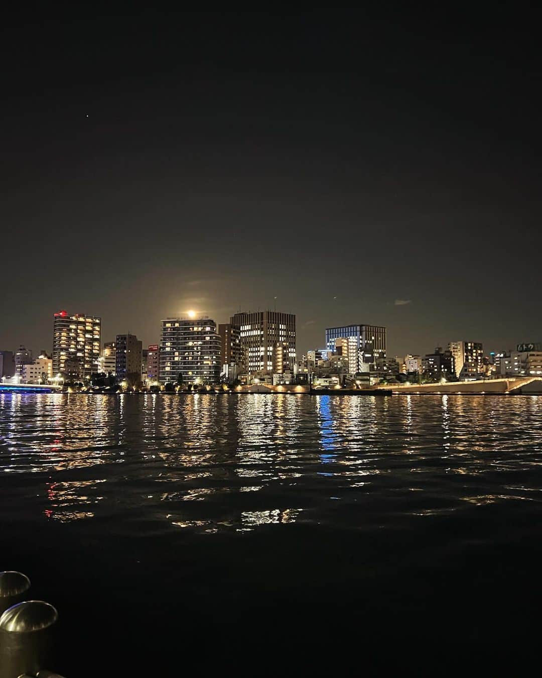 坂井翔さんのインスタグラム写真 - (坂井翔Instagram)「高層ビルとかマンションの光って夜見るとちょっと寂しくなるのなんでだろ。 けど、見てて綺麗だなって思うし撮りたくなるのなんでだろう。🌃」12月16日 16時41分 - shiyou0606