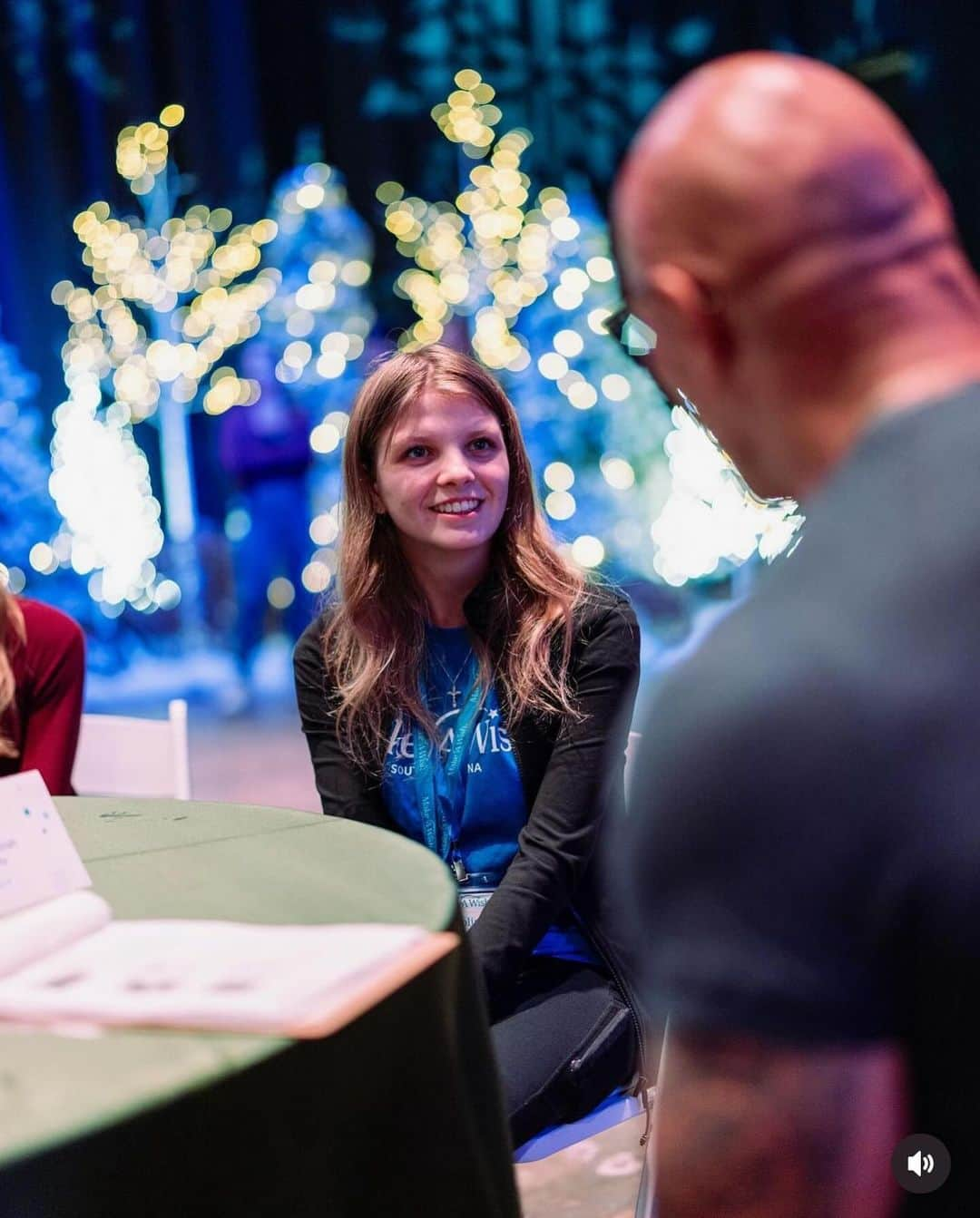 ドウェイン・ジョンソンさんのインスタグラム写真 - (ドウェイン・ジョンソンInstagram)「This is Caroline Keziah from @makeawishamerica.   She’s 18 and she’s awesome.   Caroline’s wish was to meet me.   Such a cool girl and she knows EVERYTHING ABOUT @corvette’s 🤯👍🏾  Especially classic Stingrays - clearly she’s got great taste 😉🏎️💨  Tears of joy are good - I’ll take ‘em all.   Still a lot of positive and good things happening around the world, and Caroline is one of them.   #MakeAWishDay #21Kids  #BestDayEver」12月16日 16時03分 - therock