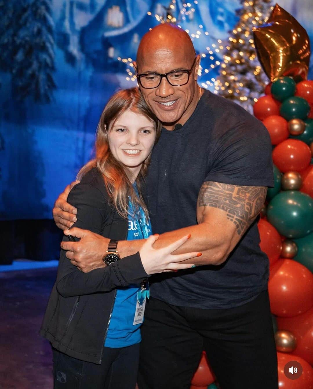 ドウェイン・ジョンソンさんのインスタグラム写真 - (ドウェイン・ジョンソンInstagram)「This is Caroline Keziah from @makeawishamerica.   She’s 18 and she’s awesome.   Caroline’s wish was to meet me.   Such a cool girl and she knows EVERYTHING ABOUT @corvette’s 🤯👍🏾  Especially classic Stingrays - clearly she’s got great taste 😉🏎️💨  Tears of joy are good - I’ll take ‘em all.   Still a lot of positive and good things happening around the world, and Caroline is one of them.   #MakeAWishDay #21Kids  #BestDayEver」12月16日 16時03分 - therock