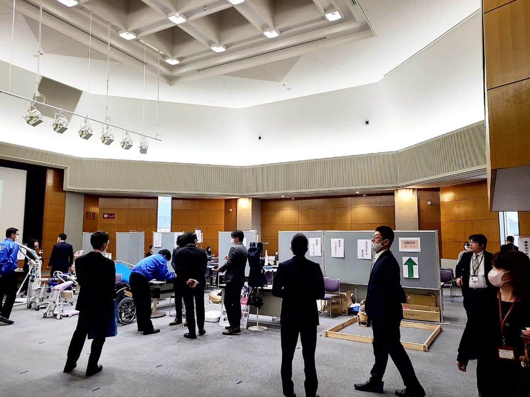 松本康太さんのインスタグラム写真 - (松本康太Instagram)「『福祉・介護のしごと魅力発信フェア2023』  今日は山口県で福祉イベントに参加させていただきました。 ネタ&介護レクリエーション体験&トークセッション(福祉の現場で活躍してる方々)　  介護・福祉に興味がある方は「チャレンジ！福祉・介護職」で検索していただくとYouTubeでわかりやすくアニメで紹介してあります！興味がある方はぜひ検索を(^-^ゞ　  #山口県#福祉介護のしごと魅力発信フェア2023#福祉#介護#介護講演会#レギュラー#あるある探検隊#レクリエーション介護士1級」12月16日 16時29分 - aruarutankentai.matsumoto