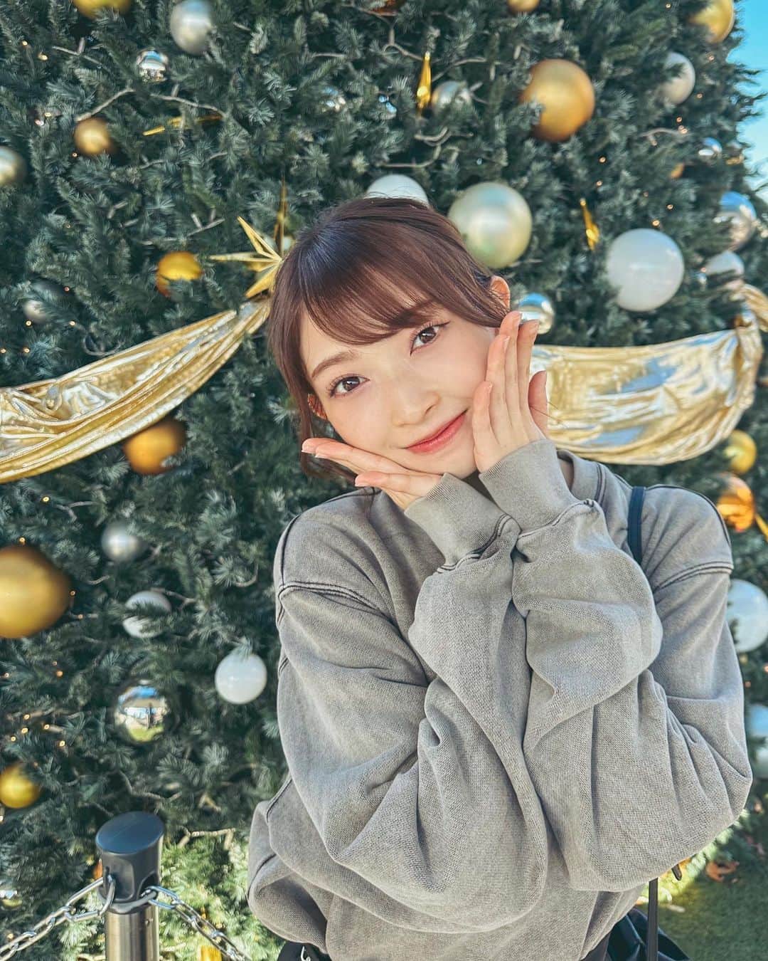 辻野かなみさんのインスタグラム写真 - (辻野かなみInstagram)「❤︎  ⁡ クリスマスツリー🎄🎶 ⁡ 今日、明日は🎅🏻 クリスマスLIVEです✨ ⁡ みんなに会えるの楽しみぃぃぃ☺️ ⁡ よろしくお願いします‼︎ ⁡ ⁡ ⁡ #クリスマス　#ときクリ #辻野かなみ　#かなみん　 #超ときめき宣伝部　#超とき宣 #𝗂𝗇𝗌𝗍𝖺𝗀𝗈𝗈𝖽 #𝗂𝗇𝗌𝗍𝖺𝗅𝗂𝗄𝖾 #𝖿𝗈𝗅𝗅𝗈𝗐𝗆𝖾 #𝗅𝗈𝗏𝖾 #데일리룩　#데일리룩코디　#패션	#오오티디 #데일리　#좋아요　#팔로우」12月16日 8時38分 - kanami_tsujino_official