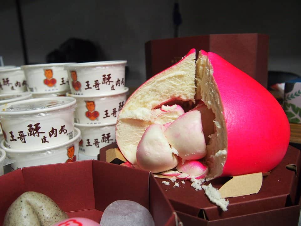 土井コマキさんのインスタグラム写真 - (土井コマキInstagram)「RUSH BALL in 台湾 on the road 初日 胸がいっぱいになった。 台湾のイベンターさんに、神様はスナック菓子好きなの？って聞いたら笑われた。 #rushball #rushballintaiwan  #こまきっぷ #Taiwan #台中  #OLYMPUS #OLYMPUSPEN」12月16日 8時55分 - doikomaki