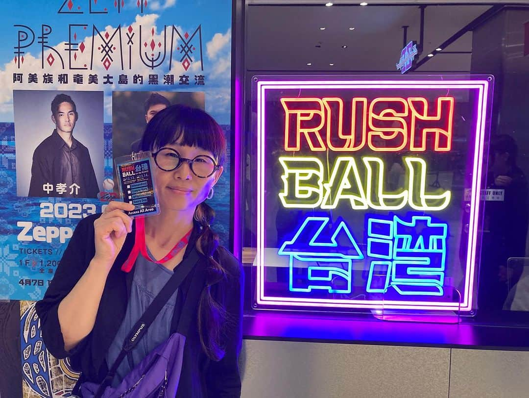 土井コマキさんのインスタグラム写真 - (土井コマキInstagram)「RUSH BALL in 台湾 on the road 2日目 台中から台北へ。都市の違いって本当にあるんだな。2日間帯同して、たくさんのことを感じ、得たものがありました。  台北では、お客さんたちにたくさん声をかけました。そしてZeppはどこでもZeppだという安心感。 #rushball #rushballintaiwan  #こまきっぷ #taiwan #台北」12月16日 9時10分 - doikomaki