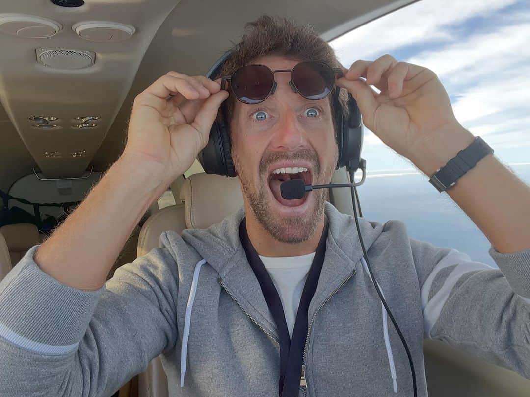 ロマン・グロージャンのインスタグラム：「Another beautiful day in the sky  #pilot #captain #phoenixairline」