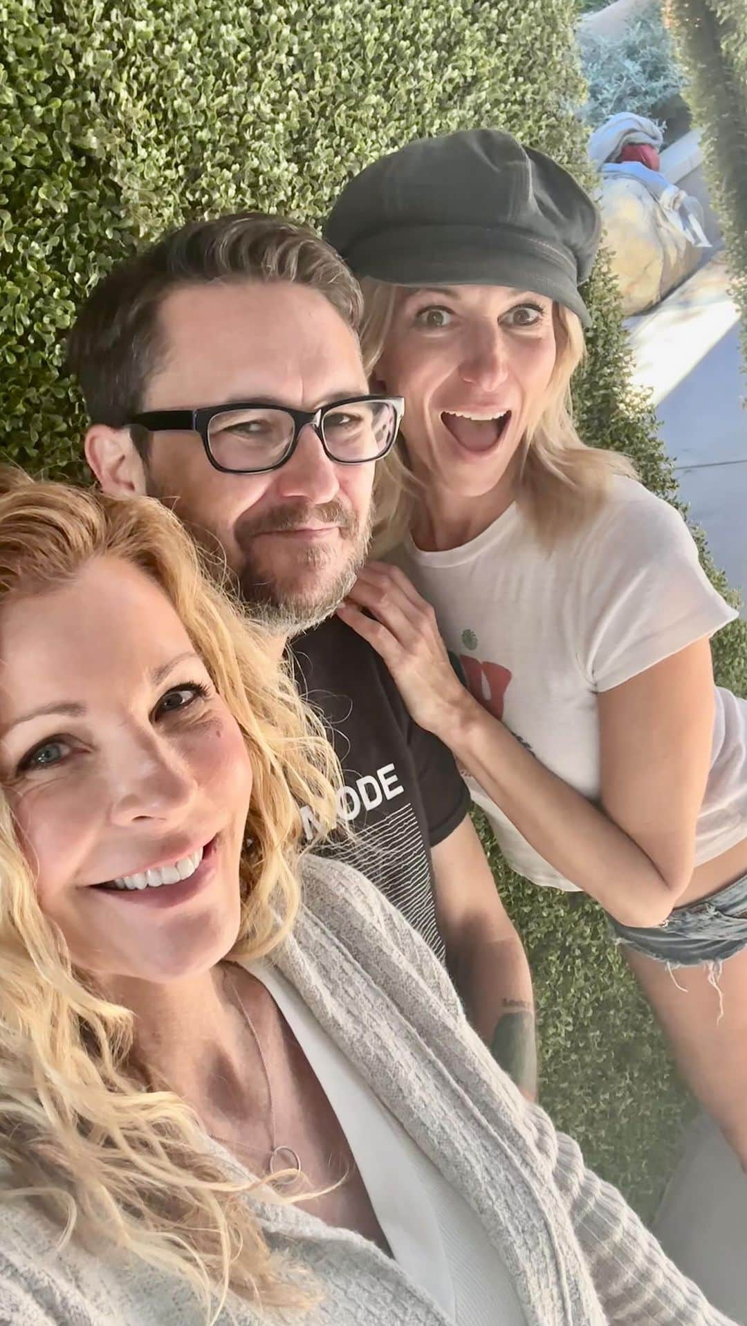 ウィル・ウィトンのインスタグラム：「What an incredible day with @itswilwheaton and @annewheaton ! ❤️  PS Leave it to the 2 show biz vets to find the mirrors and Anne to capture the moment! 😉   #friends #history #fridayvibes」