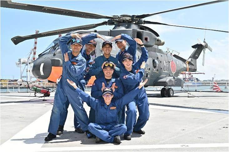 海上自衛隊さんのインスタグラム写真 - (海上自衛隊Instagram)「『砕氷艦しらせ🐧今日の笑顔』 #砕氷艦しらせ 乗員は今日も元気に南極地域観測協力に従事中！🫡  #しらせ #今日の笑顔 #笑顔 #しらせのしらせ #65次」12月16日 10時00分 - jmsdf_pr