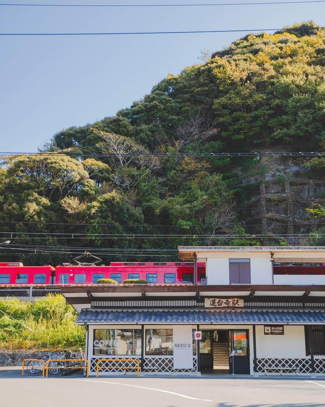 福田瞳さんのインスタグラム写真 - (福田瞳Instagram)「@needu_store 📸 天気のいい週末は電車🚃でお出かけしたくなりますね♡」12月16日 10時12分 - fukudahitomi610